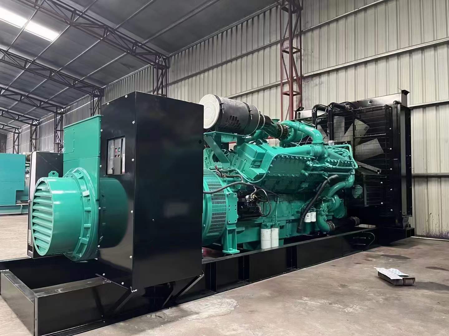依兰如何降低 800kW 柴油发电机输出电流的波动？