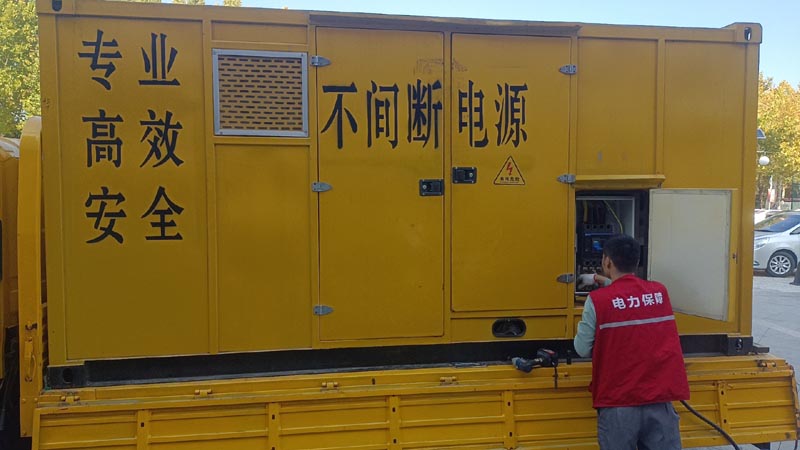 依兰柴油发电机组和UPS电源配合使用时，如何避免切换过程中的电力中断？