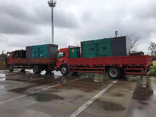 依兰涂抹密封胶后，需要等待多长时间才能安装水冷式机油散热器密封件？